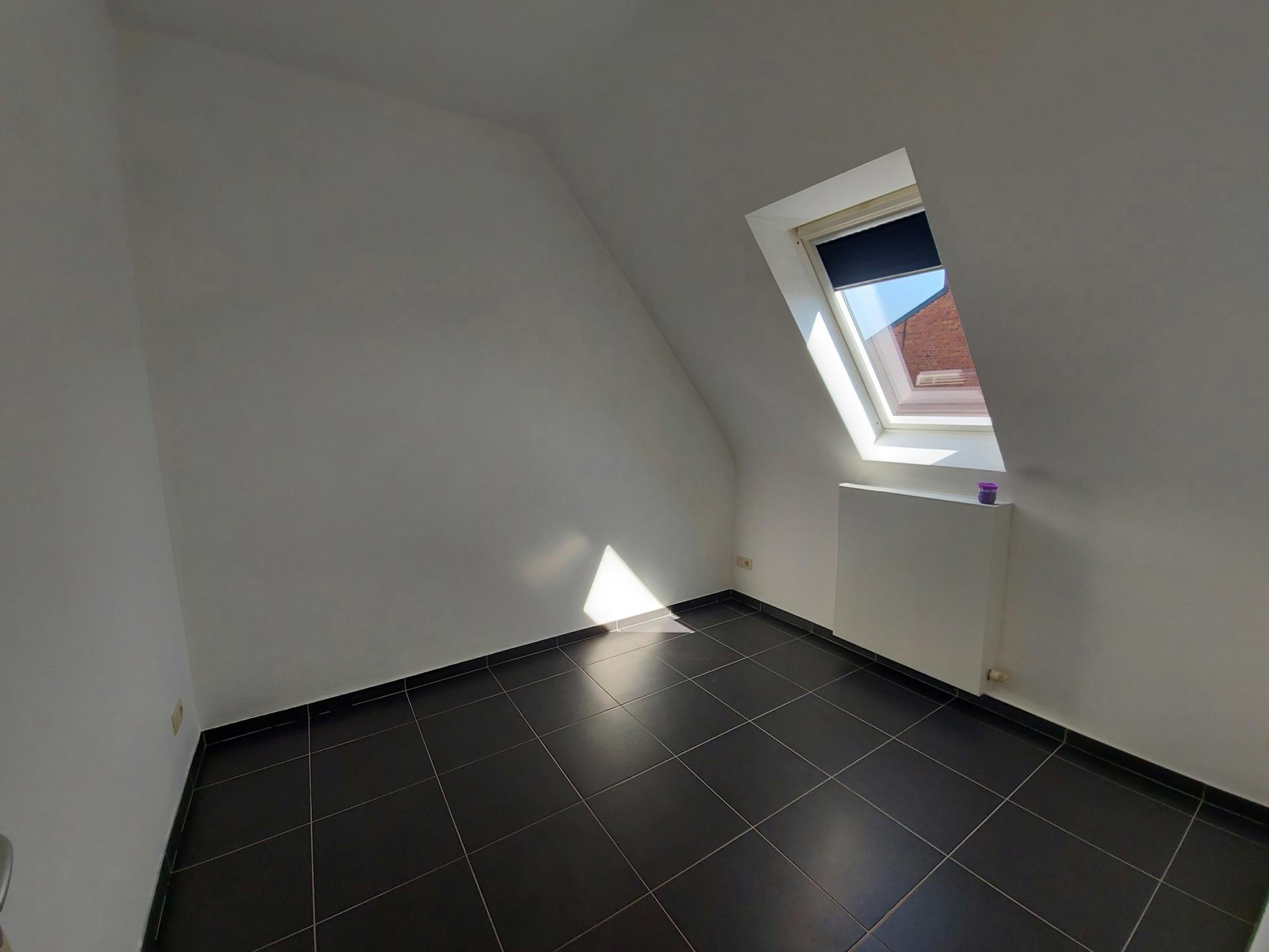 Dakapp met 2 slpks, terras, autostaanplaats & kelderberging. - foto 5