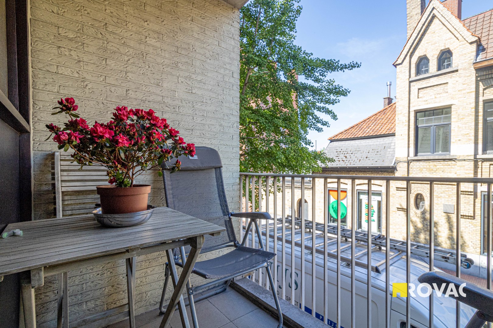 Centraal gelegen appartement met staanplaats en berging! - foto 5