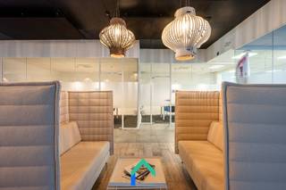 LiggingGelegen aan de Antwerpse Steenweg 19 in het levendige Lochristi, bevindt dit kantoor zich op een strategische locatie binnen de...