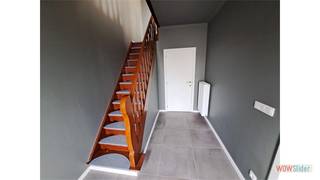 Een recent vernieuwde vrijstaande woning bestaande uit een woonkamer, ingerichte keuken, 3 slaapkamers, badkamer, bergplaats, garage, tuin...