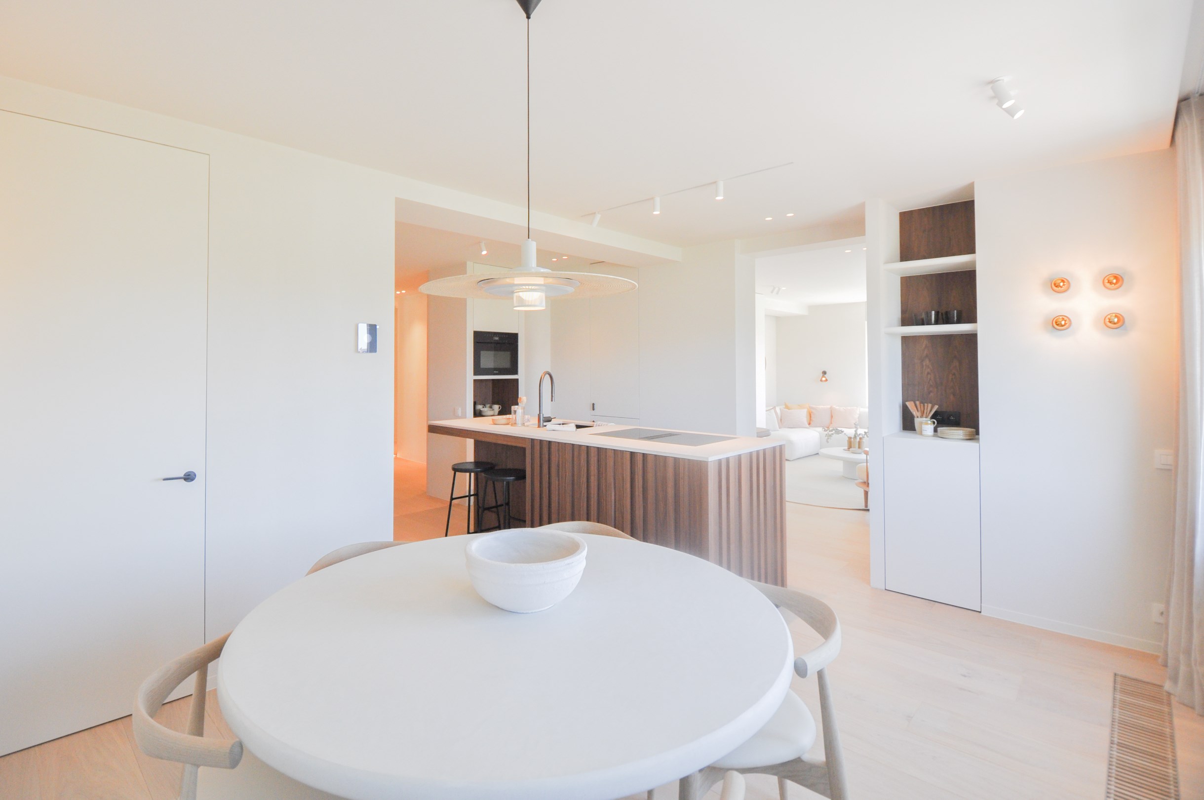 Appartement d'angle entièrement rénové avec une belle vue sur le lac de la Victoire. - photo 1