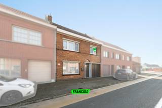 Deze prachtige instapklare woning in Lissewege werd de afgelopen jaren quasi volledig gerenoveerd, waarbij steeds gebruik werd gemaakt...