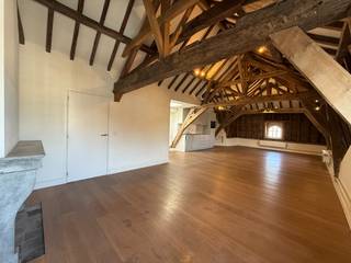 Op een uitzonderlijke locatie in het historische centrum van Gent, op wandelafstand van het Gravensteen, bevindt zich dit ruime en...