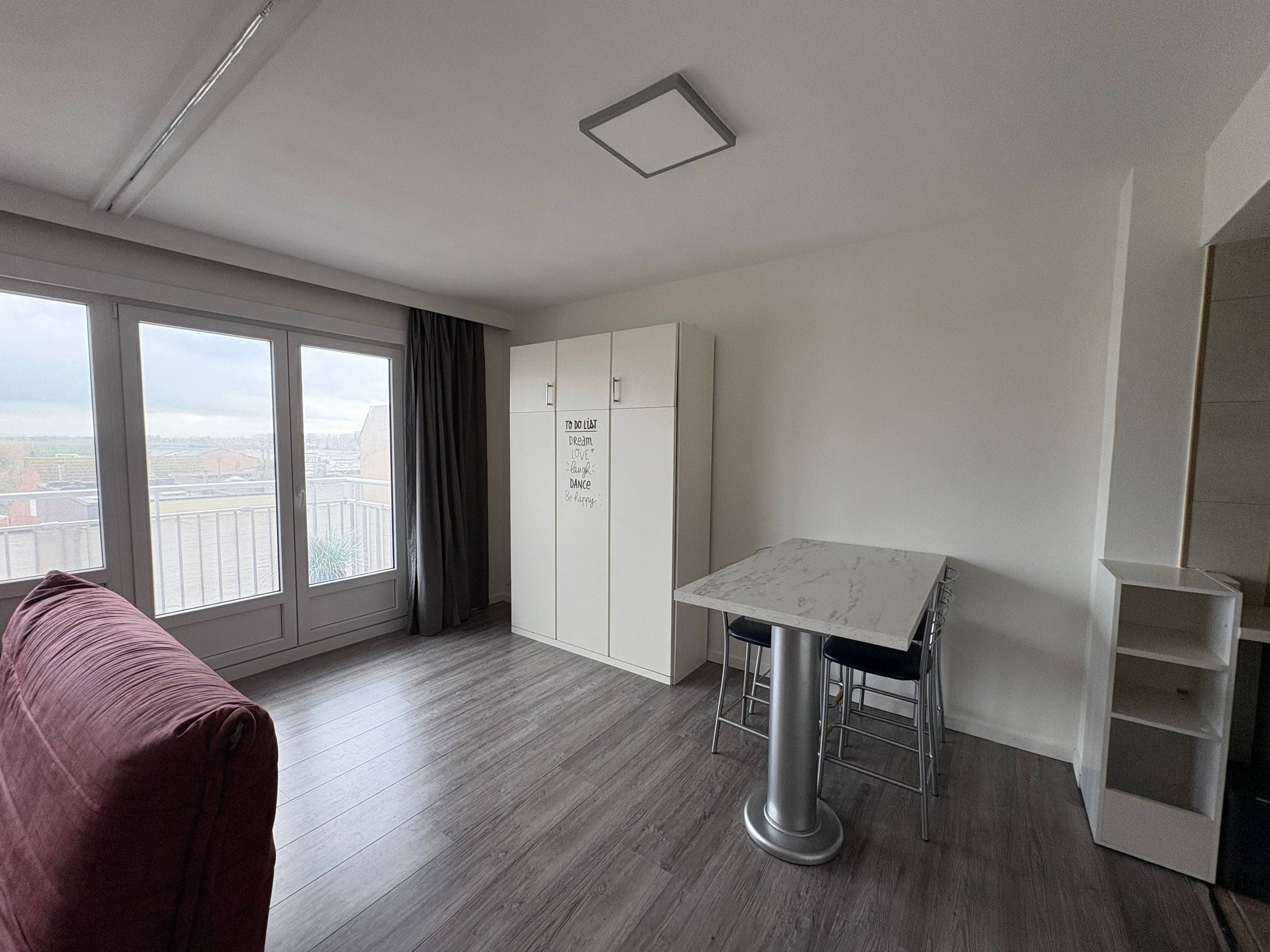 Knusse studio met leuk terras en inpandige garage te huur te Parklaan Westende! - foto 5