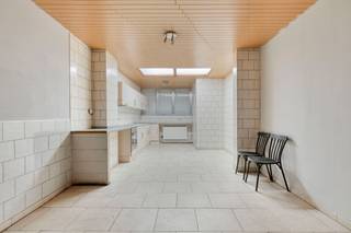 Te renoveren woning met 3 slaapkamers, garage en tuin in Deurne. Deze volledig te renoveren woning, gelegen in de Tweemontstraat 207 te Deurne, biedt...