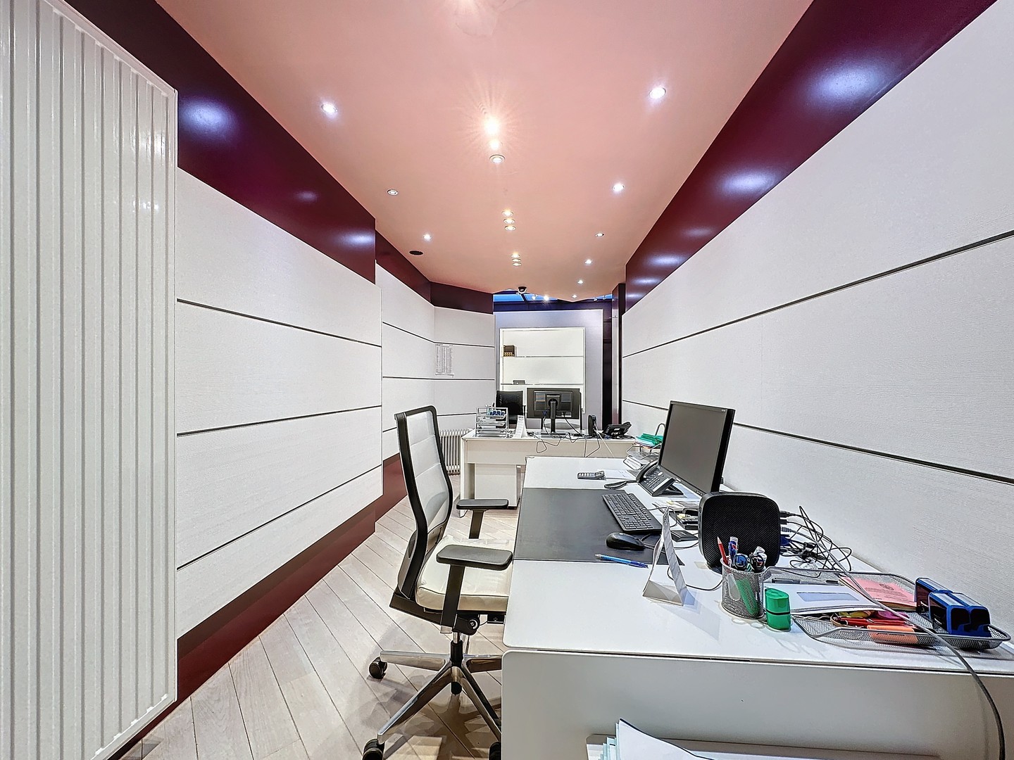 Welgelegen handelspand met ruim appartement. - foto 3