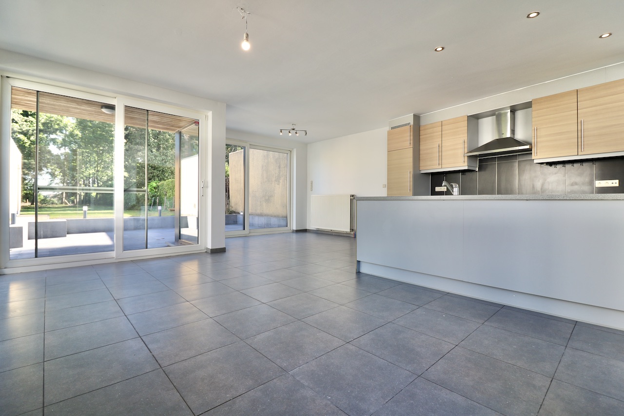 Moderne, ruime woning met 4 slpk, tuin, terras en garage voor 1.250 EUR/mnd - foto 5