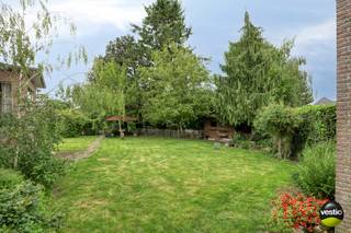 Gelijkvloerse gezinswoning gelegen te Bilzen, Spurkerweg 47.Deze tijdloze bungalowwoning bevindt zich op wandelafstand van het centrum van Bilzen en...