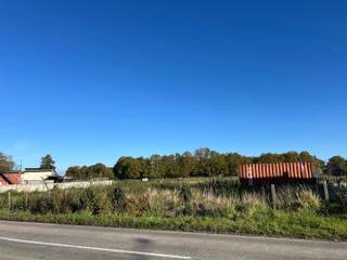 Centraal gelegen bouwgrond voor een open bebouwing met een oppervlakte van 1.235 m², met achteraan agrarisch gebied!Ideaal voor een gezinswoning met...