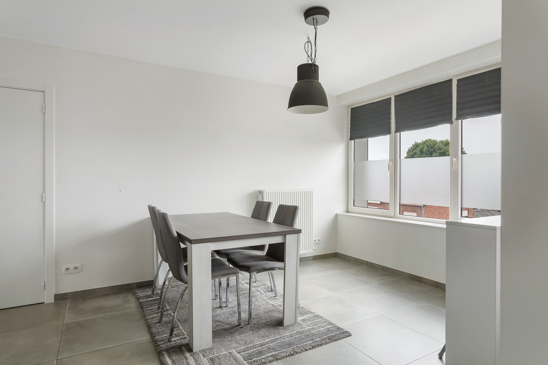 Recent appartement met twee slaapkamers en groot terras. - foto 5