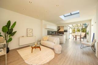 Instapklare ééngezinswoning met twee slaapkamers en stadstuin in een rustige straat te Reet!Deze charmante en instapklare woning is gelegen in een...
