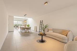 Dit instapklaar huis is perfect voor wie een comfortabele woning zoekt met een vlotte verbinding naar omliggende steden. De woning heeft 4...