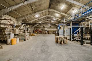 Agricultural site for sale in Heuvelland. The total land area is approximately 11,690 m² and the site has various warehouses and a business...