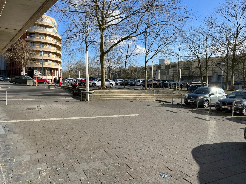 Commercieel pand van 180m² gelegen in het centrum van Genk, tegenover Shopping1. - foto 3