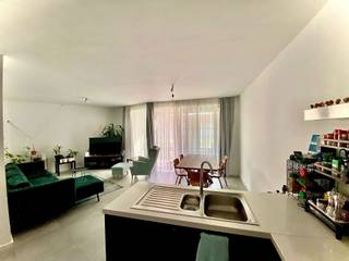 Dit prachtig, energiezuinig appartement met twee slaapkamers en terras is gelegen in de Bergstraat te Rotselaar. Een rustige en centrale locatie...