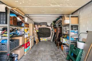 Centraal gelegen garagebox in Roeselare.Op zoek naar een veilige parkeerplaats of extra opslagruimte? Deze praktische garagebox in Roeselare biedt de ideale oplossing voor het stallen van een wagen, fietsen of extra materiaal.Te koop via Immo Beguin, jouw vastgoedexpert sinds 2009, met kantoren in Ronse, Waregem, Kortrijk, Deinze, Doornik, Lessines, Moeskroen en Nieuwpoort.Interesse? Contacteer Immo Beguin voor meer informatie: tessa@immobeguin.be