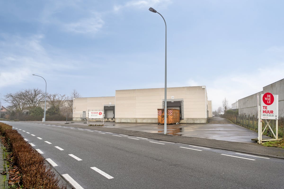 Commercial building with loading docks in the Ingelmunster industrial zone - photo 4