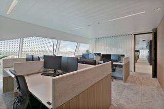 Uniquely located new office space of 2,714 m² for rent near Gent-Sint-Pieters station, close to tram, bus & train as well as near the R40 and R4. The high-end offices are equipped with all contemporary comforts. The space is located on the 4th floor of the Diamond Building, a prestigious office building with a reception area, cafeteria, meeting rooms, lifts and a patio. Establish your business at this unique location with TOP accessibility. Contact PANORAMA for additional information or a no-obligation site visit 09 225 09 09.