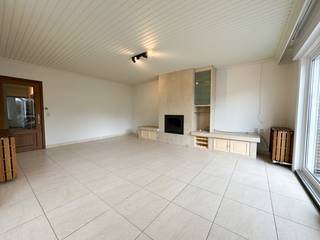 Op een steenworp van de Markt van Tielt vindt u deze gezellige bungalow met drie slaapkamers.De woning is gunstig gelegen binnen de ring van Tielt,...