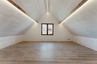 <p><span>Af te werken ruime woning (222m²) met 2 slaapkamers en tuin met tuinkamer van 6a81 te Paal.</span></p><p><span> </span></p><p><span>Belangrijkste troeven:</span></p><p><span>- Zeer goede ligging op 800m van de E313</span></p><p><span>- Totaalrenovatie in 2024 waarin zeer kwalitatieve materialen gebruikt werden</span></p><p><span>- Vloerverwarming met warmtepomp en ventilatiesysteem D</span></p><p><span>- Tuin van 6a81 met ingerichte tuinkamer als woonst, zodat de combinatie van bouwen en wonen mogelijk is</span></p><p><span>- Regenwaterput aangesloten op de tuin en de toiletten</span></p><p><span>- Voorziening voor airco en zonnepanelen</span></p><p><span>- Ruime kelder</span></p><p><span>- EPC A (91)</span></p><p><span> </span></p><p><span>Bekijk zeker ook de grondplannen met de afmetingen. Zo krijgt u van thuis uit al een perfect beeld van wat deze woning te bieden heeft!</span></p><p><span> </span></p><p><span>Wenst u meer info of een vrijblijvende bezichtiging, contacteer dan ons kantoor op het nummer 011 85 15 15 en wij helpen u graag verder.</span></p>