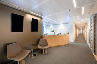 Instapklare kantoren te huur in Brussel.Dit gebouw biedt aanpasbare privékantoren, coworkingruimte en vergaderzalen die u flexibel kunt gebruiken...