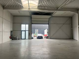 In Melsbroek, we offer a functional SME unit of 242 m² for rent. The unit is part of a recent and well-maintained SME site with...