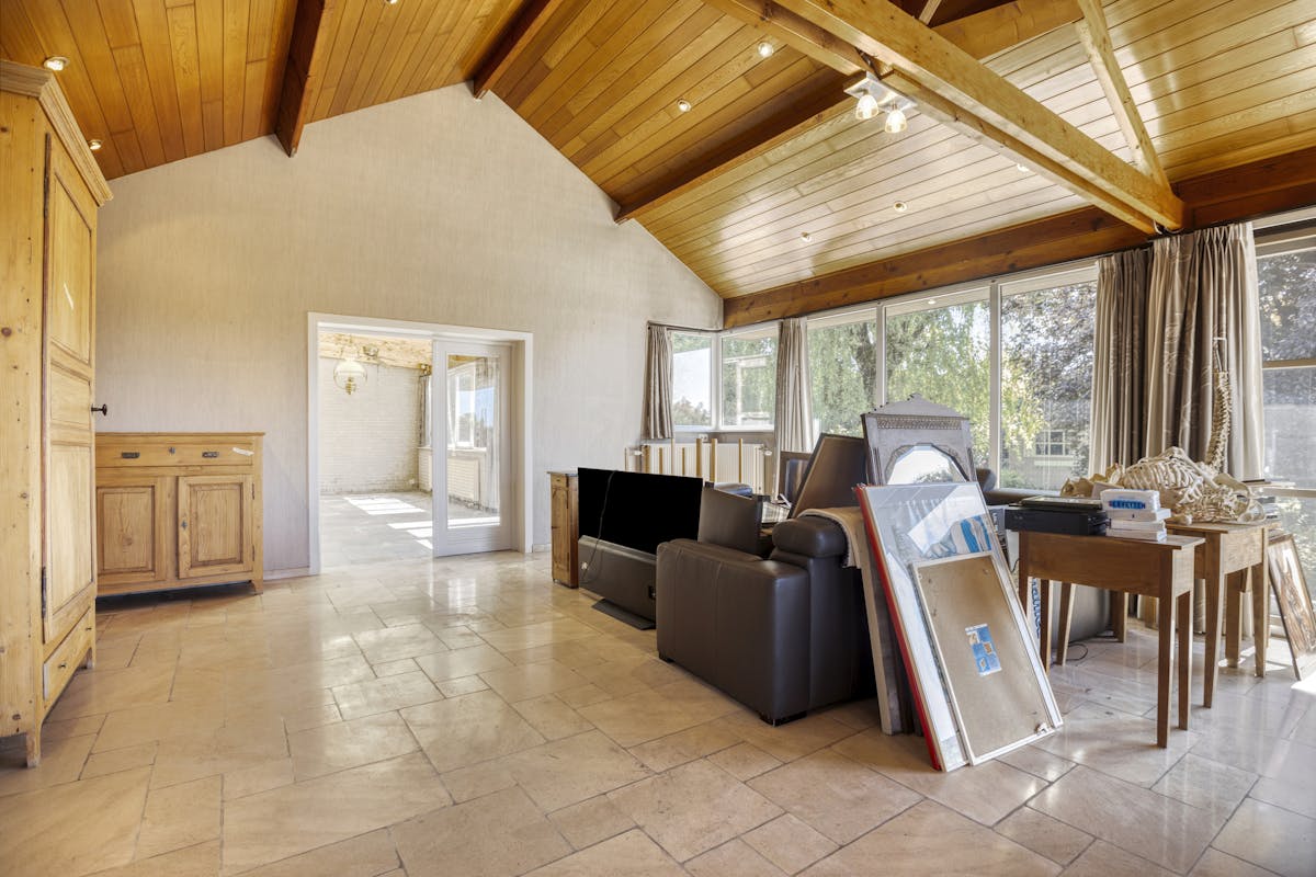 Ruime woning met 5 slaapkamers, tuin en garage te Lo-Reninge. - foto 5