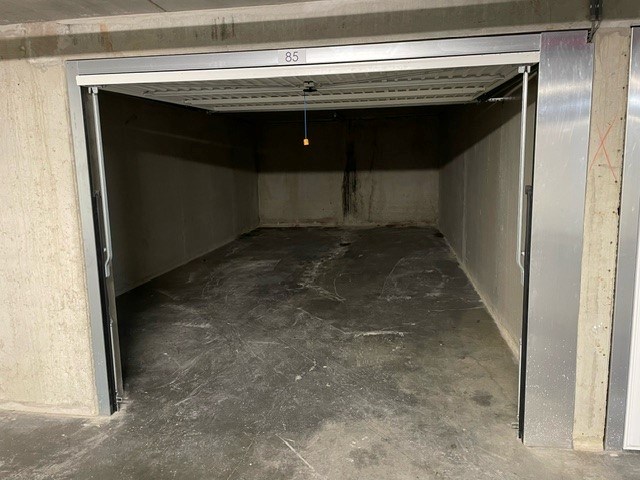 Grand garage de 4,29m de large et 8,80m de long à vendre situé au bas d'une nouvelle résidence Paddock, à un jet de pierre de la mer à La Panne. - photo 5