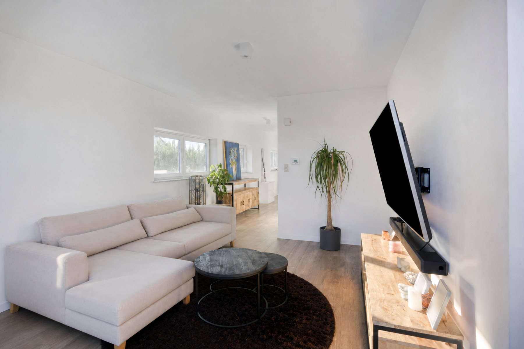 PRACHTIG AFGEWERKT EN ENERGIEZUINIG DUPLEX-APPARTEMENT (123 M2 WOONOPPERVLAKTE) (BRON: EPB) MET 2 SLAAPKAMERS, RUIM EN ZONOVERGOTEN TERRAS, EN AUTOSTANDPLAATS EN TUINBERGING TE NEERHAREN! - foto 4