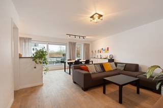 Te koop: instapklaar appartement in Temse, gelegen in de Kapelstraat, met een open leefruimte en een ruim terras.Dit appartement uit 2022 biedt een...