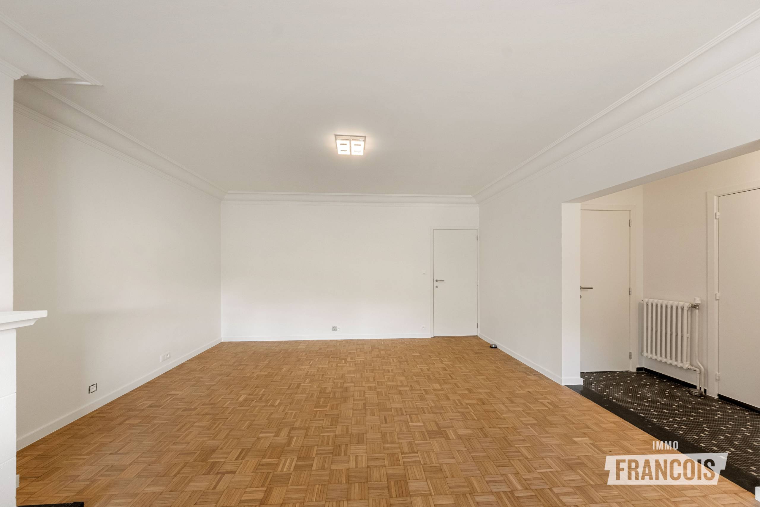Volledig gerenoveerd appartement met twee slaapkamers op toplocatie te koop te Sint-Michiels - foto 4