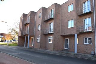 Disponible à partir du 1er octobre. Pour plus d'informations ou une visite, envoyez un e-mail à matthias@colorcasa.be.Joli appartement au...