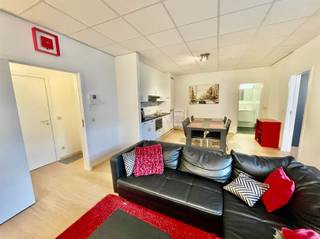 Dit gemeubeld en instapklaar appartement, recent opgeleverd in 2014, bevindt zich op de 4de verdieping in de perfect onderhouden residentie...