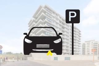 Ondergrondse dubbele staanplaats (genummerd 3/4), gelegen in de residentie Montréal.<br /><br />Deze staanplaats biedt plaats aan twee voertuigen. Eén wagen kan worden geparkeerd in de afgesloten parkeerbox (achter de opengaande poort/kast), terwijl een tweede wagen ervoor kan worden geplaatst.<br />Ideaal voor wie op zoek is naar extra parkeerruimte én bijkomende bescherming voor één van de voertuigen.