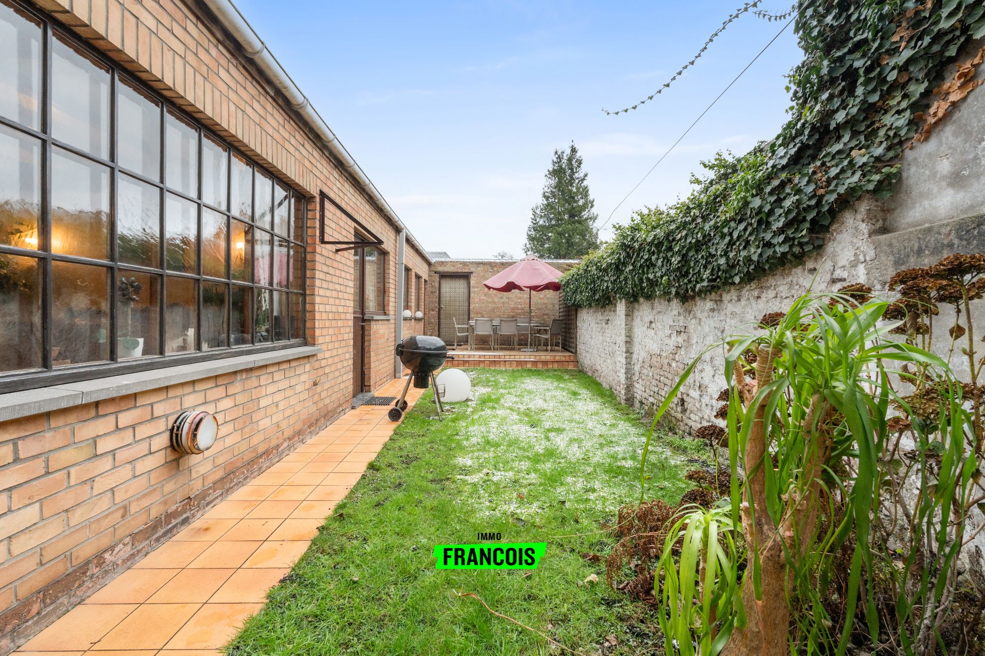 Ruime te renoveren woning met karakter en uitzonderlijk potentieel in het centrum van Gistel - foto 5