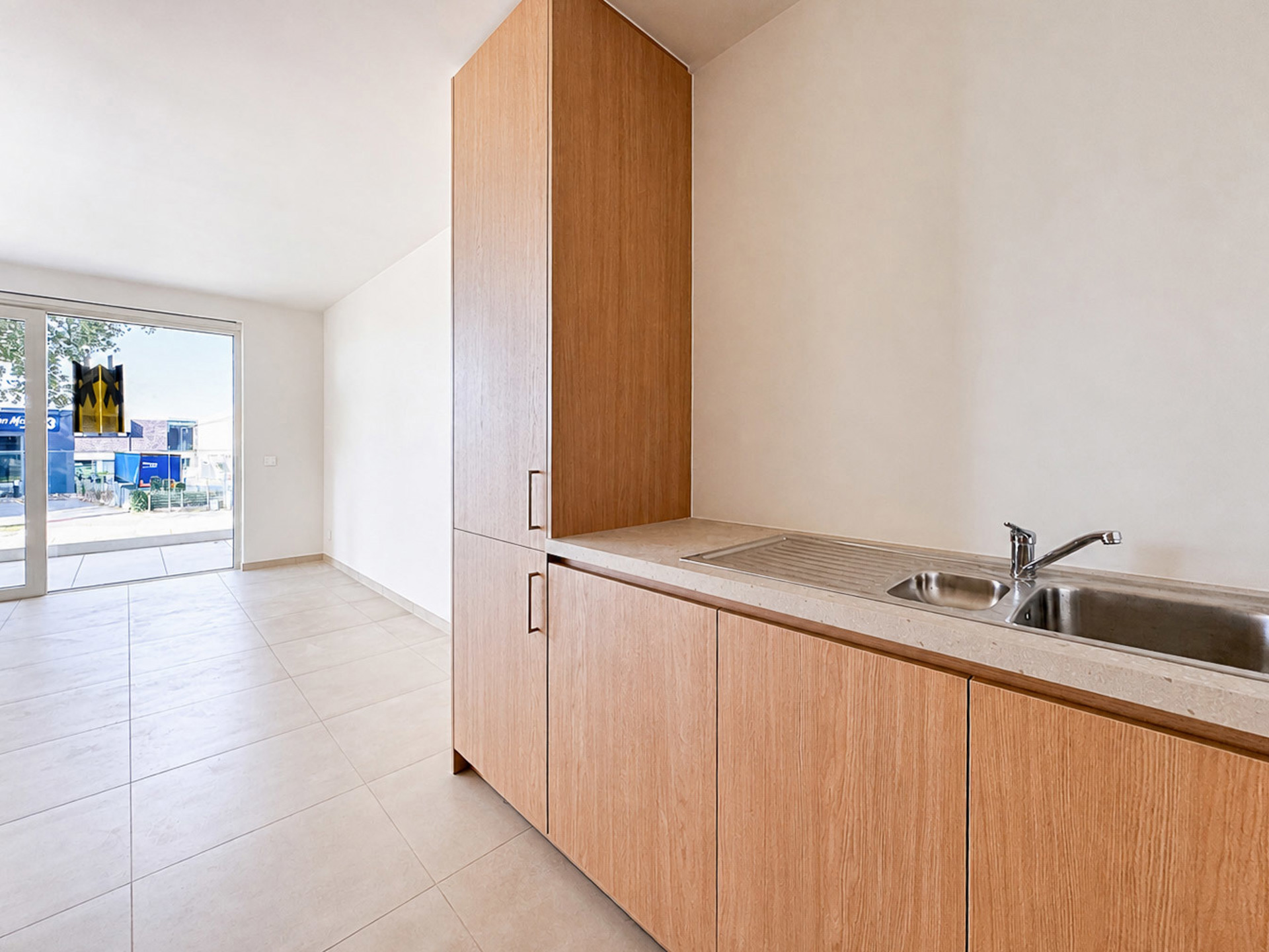 Tweeslaapkamer appartement met terras en zicht op het water - foto 4