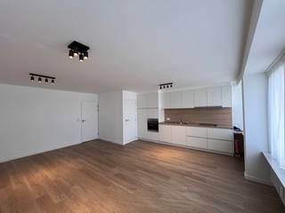 Dit gezellige appartement bevindt zich op de vierde verdieping van een kleinschalige residentie, op een uitstekende locatie in het centrum...
