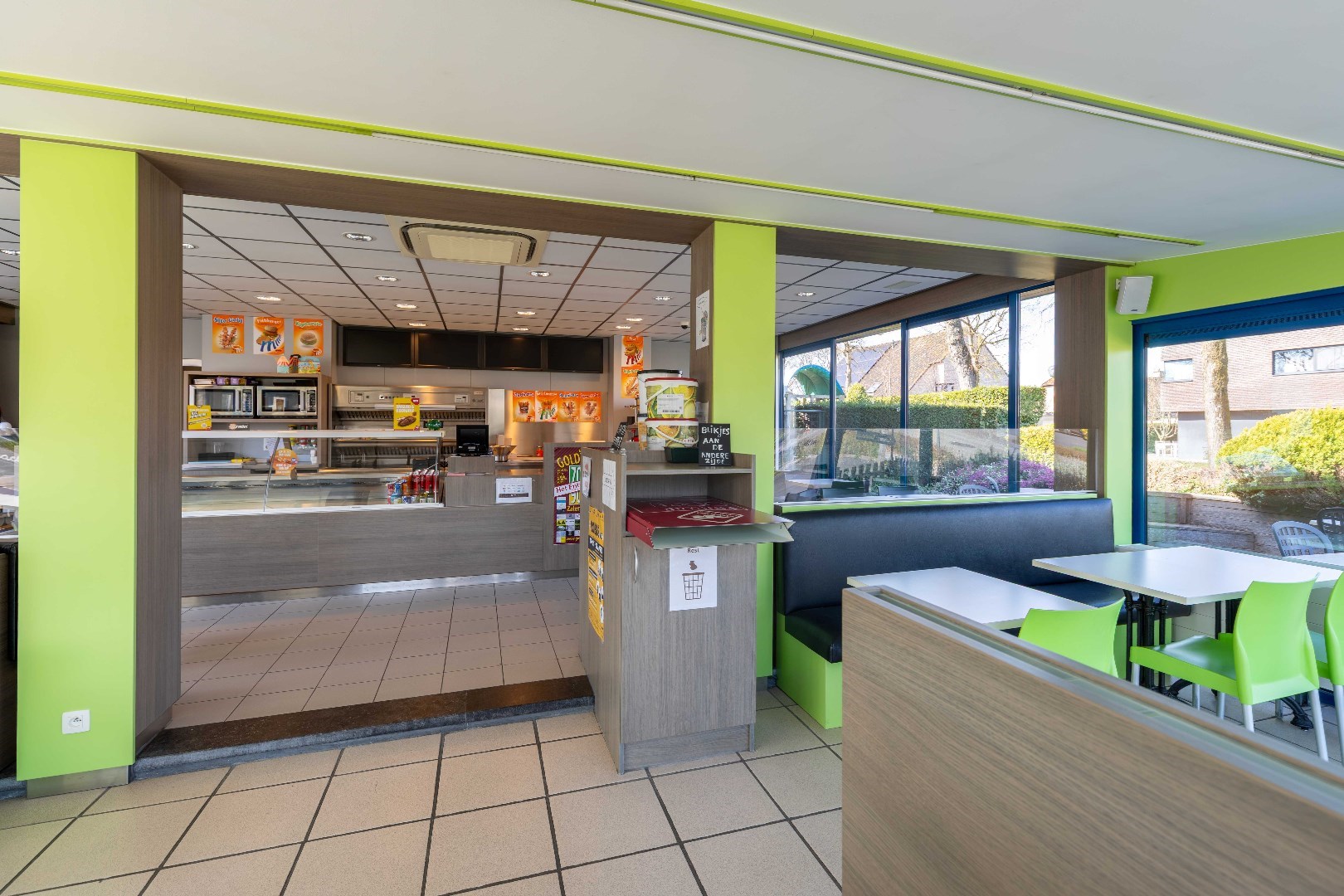 Uiterst goed gelegen frituur met woonst en parking te Sint-Jozef! - foto 4