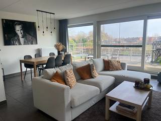 Op zoek naar een comfortabel en praktisch ingedeeld appartement? Dit lichtrijke appartement op de eerste verdieping in Lembeke biedt alles wat u...