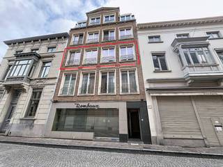 Droom jij van wonen in historisch Brugge? Dit instapklare appartement in het centrum combineert sfeer met ruimte. Ontspan in de lichtrijke...