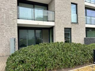 Dit gelijkvloers appartement (A0.3) is gelegen in de Residentie Brouwershof te Westrozebeke (Staden) en bestaat uit: inkomhal - toilet - badkamer - leefruimte - keuken - berging - 1 slaapkamer - terras - parkeerplaats (P1.3)<br /><br />Troeven van dit appartement: <br />- EPC-label A<br />- bewoonbare oppervlakte van 74 m²<br />- terras van 10,67 m²<br />- momenteel is het appartement met parkeerplaats verhuurd aan 625 €/mnd<br /><br />Verkoop onder het stelsel van 21% BTW.