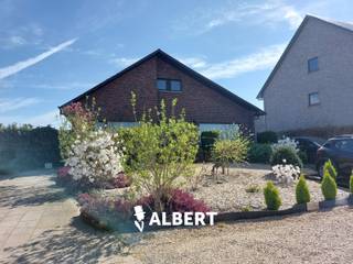 Ontdek deze ruime en instapklare woning op een perceel van ongeveer 900m², perfect voor wie houdt van comfort, ruimte en gezelligheid. Met...