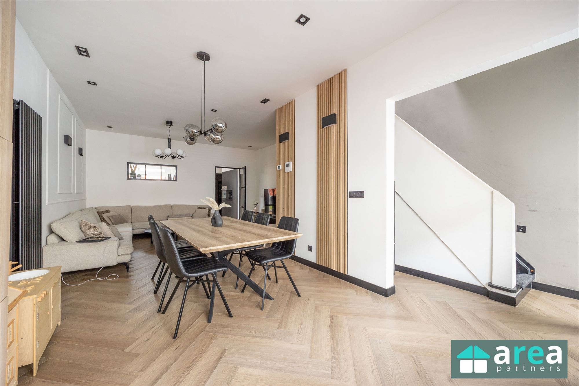 Gerenoveerde woning met 2slpk en stadskoer! - foto 2