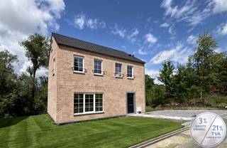 Clabecq, dans une petite rue résidentielle calme, grande villa neuve clé sur porte basse énergie disponible à l'acte ! Belle villa toute équipée...