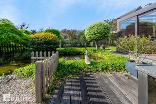 Deze perfect onderhouden en ruime open bebouwing op een perceel van 1187m2 biedt alles wat u zoekt voor comfortabel en zorgeloos wonen. De...