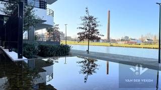 <strong>Dit appartement is beschikbaar vanaf 1 juni 2026!<br />Vaste kosten: € 80,00 per maand + € 20,00 per maand provisie verwarming (je hebt zelf GEEN gascontract nodig!)</strong><br /><br />Rustig gelegen en toch op wandelafstand van het centrum van Hasselt, biedt deze studio het ideale evenwicht tussen comfort en bereikbaarheid.<br />Je geniet van een aangename, stille omgeving met alle voorzieningen, winkels en horeca binnen handbereik.<br /><br />Extra troef is het gezellige terras, waar je heerlijk kan ontspannen na een drukke dag.<br /><br />Word jij de nieuwe bewoner van deze prachtige studio? Surf naar www.vdv-vanderveken.be, kies bij “TE HUUR” voor dit pand en vul de kandidatenfiche in (klik in het gouden balkje op “Ik wil dit pand graag huren!”). Wij contacteren je voor een afspraak! 