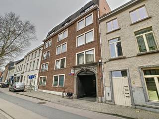 Rustig gelegen parking nabij het centrum van Leuven. De parking is afgesloten door middel van een beveiligde slagboom.De buiten-autostaanplaats is...