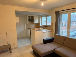 This energy efficient apartment (built 2001), located on the 1st floor includes: entrance hall with separate toilet, living room with open kitchen, storage room attached to the kitchen, 2 bedrooms, bathroom and terrace. Parking space behind the building included. EPC: 168 kWh/m². Immediately available.