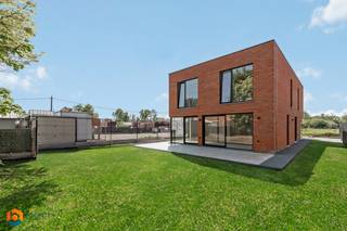 Op een uitstekende locatie te Duffel bevindt zich deze nieuwbouw BEN-woning met 4 slaapkamers en tuin, welke wordt verkocht onder...