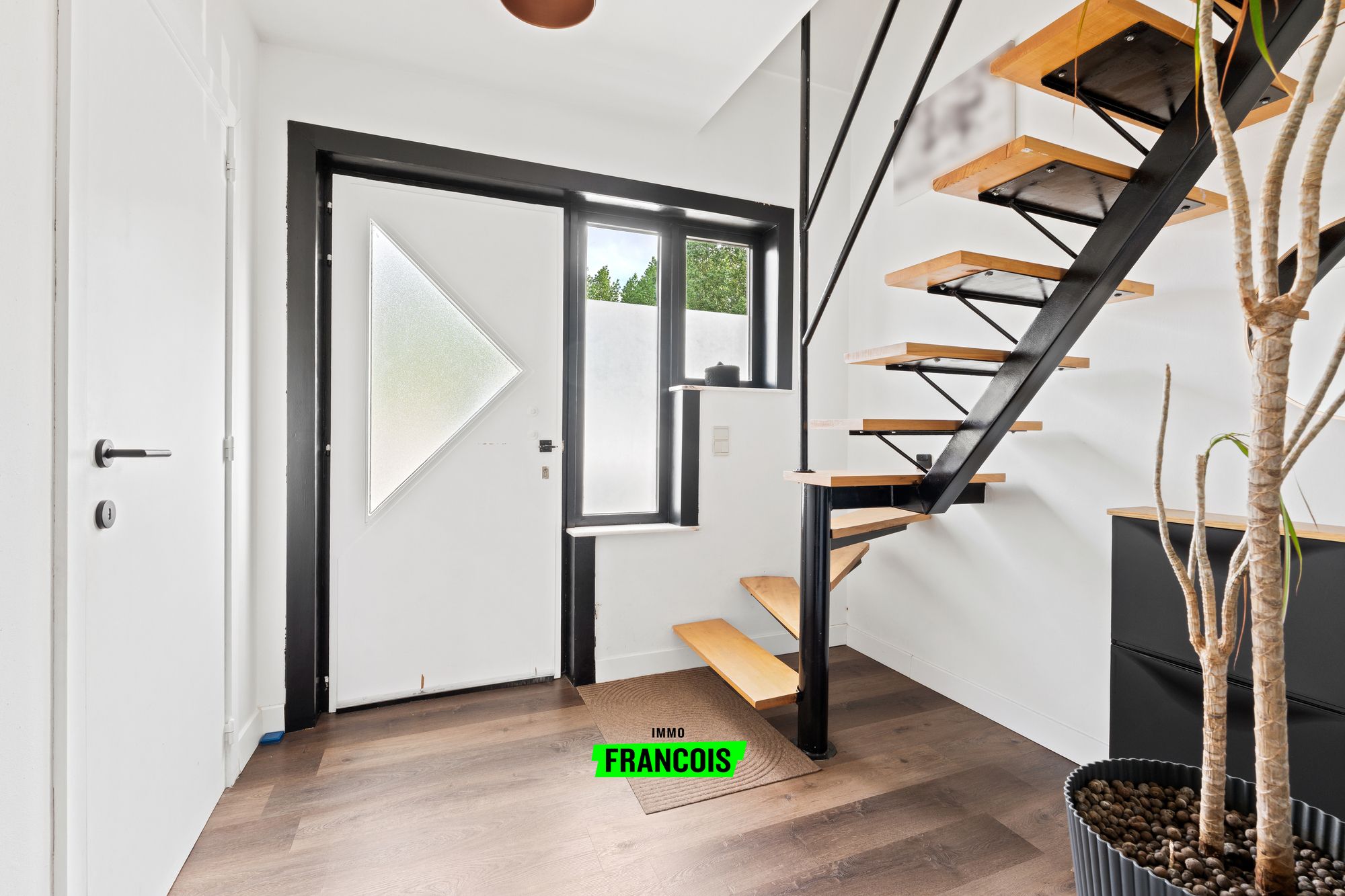 Instapklare woning met zonnige tuin en uitstekende bereikbaarheid te Oostende - foto 4